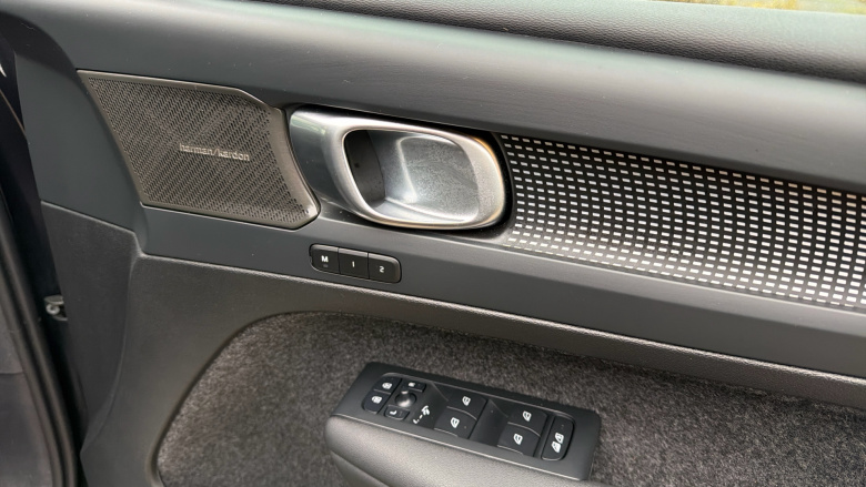 Volvo XC40 2.0 B4P Ultra Dark 5dr Auto Petrol Estate